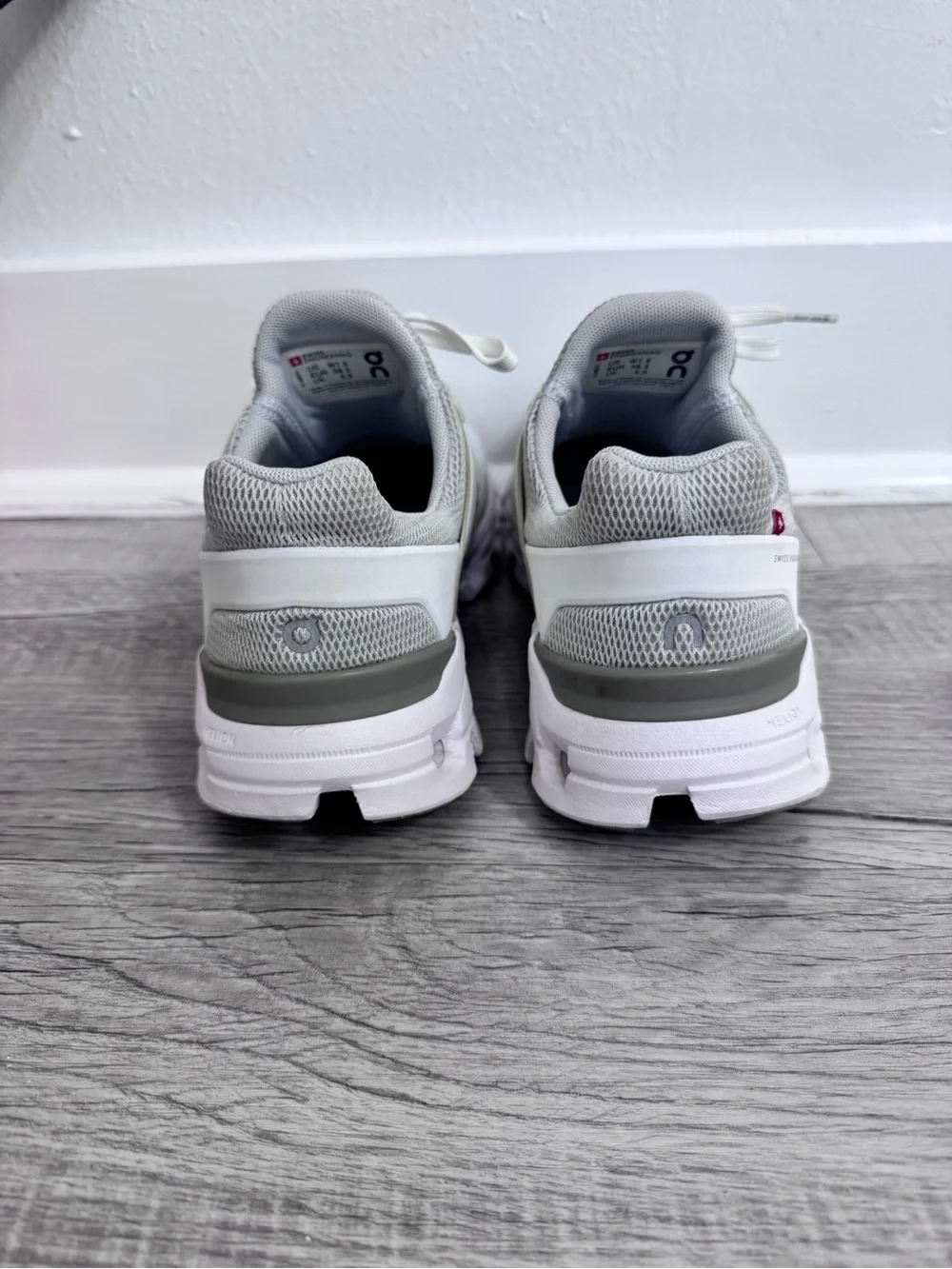 On Running Cloudswift Women's Running Shoes - Size 7.5 - Glacier / White